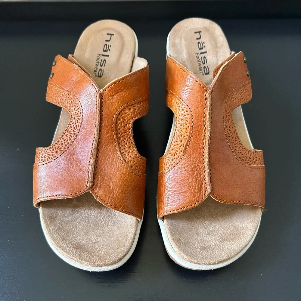 NWOB Halsa Footwear Cassandra Wedge Sandal In Dark Mango, Size 7M